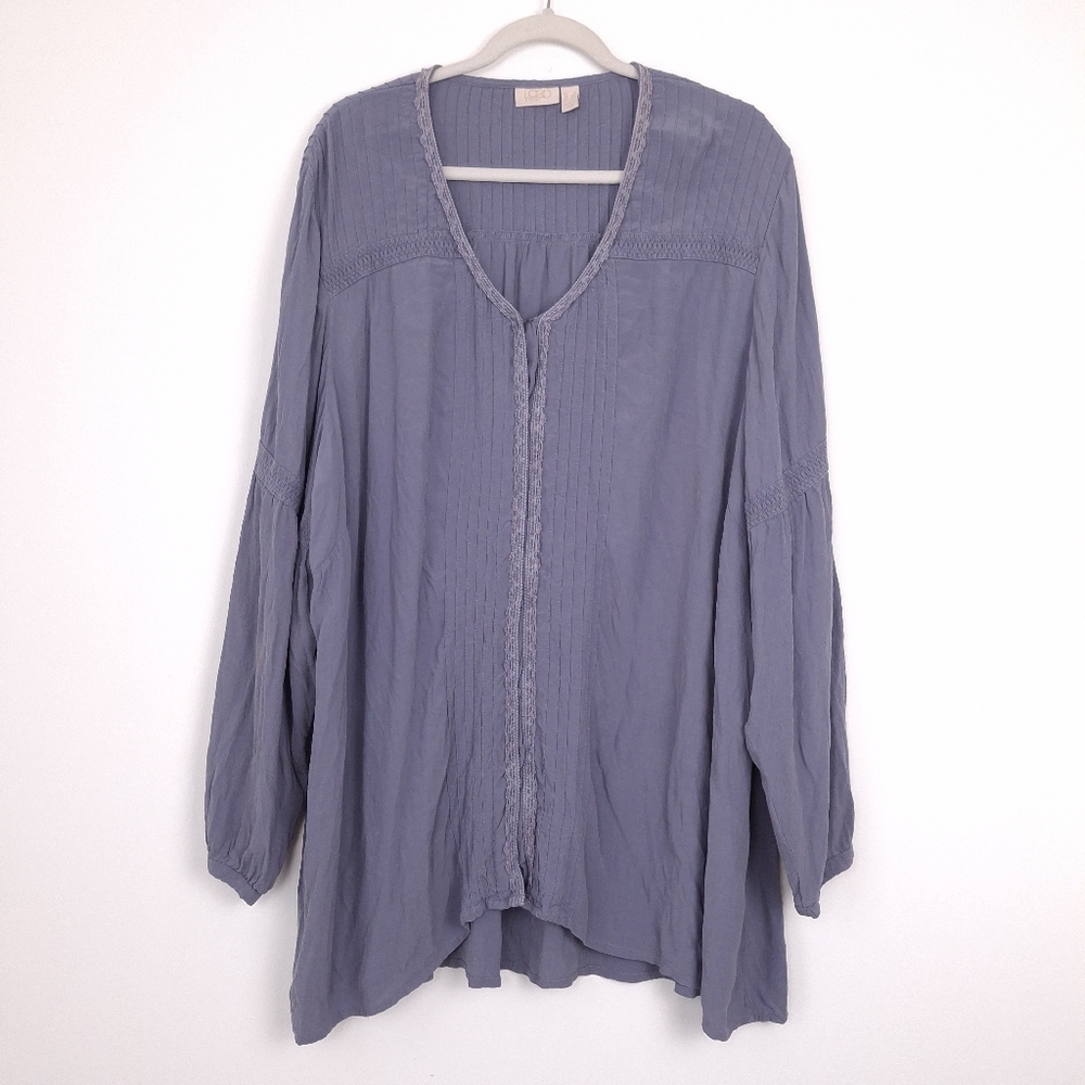Logo Lori Goldstein boho peasant top long sleeve snap front breathable lavender